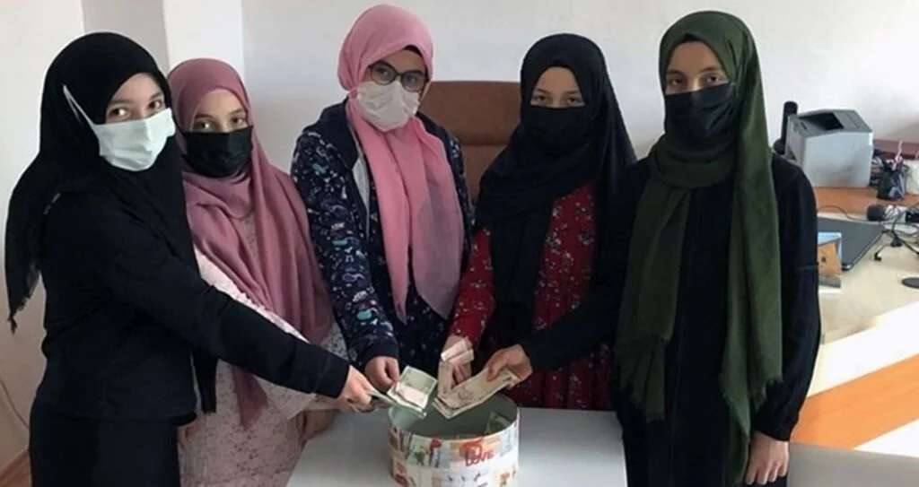 İyilikleri kumbaralarından çıktı
