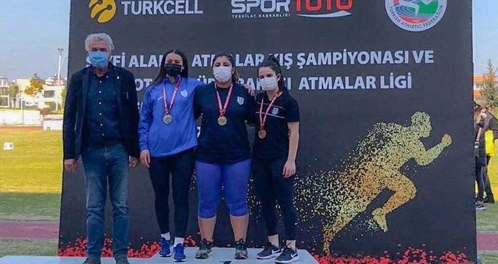 Mersin'de Üç Madalya