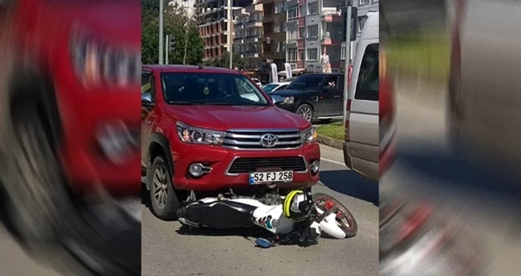 Samsun'da kamyonet ile motosiklet çarpıştı: 1 yaralı