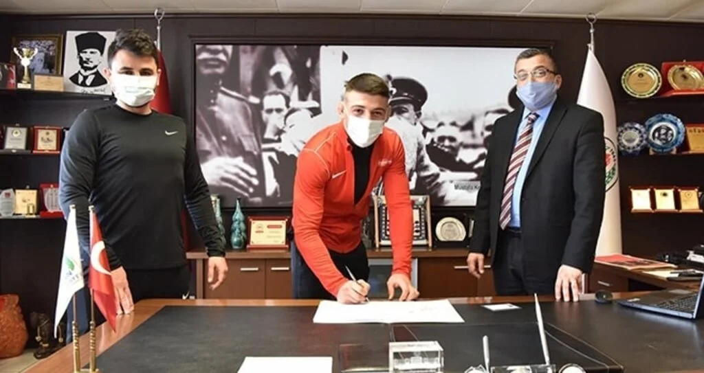 Samsunlu Güreşçi Çan'a Transfer Oldu