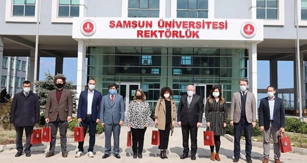 SAMÜ'de akademisyenlere başarı ödülleri verildi