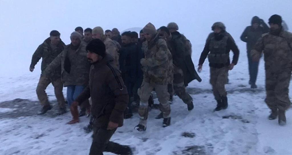 Son Dakika: Bitlis'te askeri helikopter düştü! 11 şehit (Kaza yerinden ilk görüntüler)