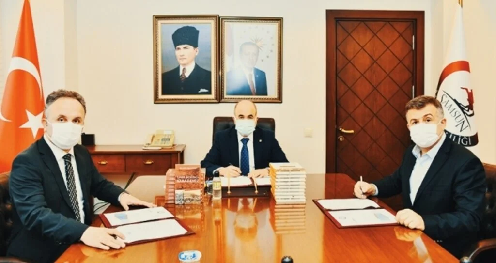 Ünlü tarihçinin kitapları bağışlandı