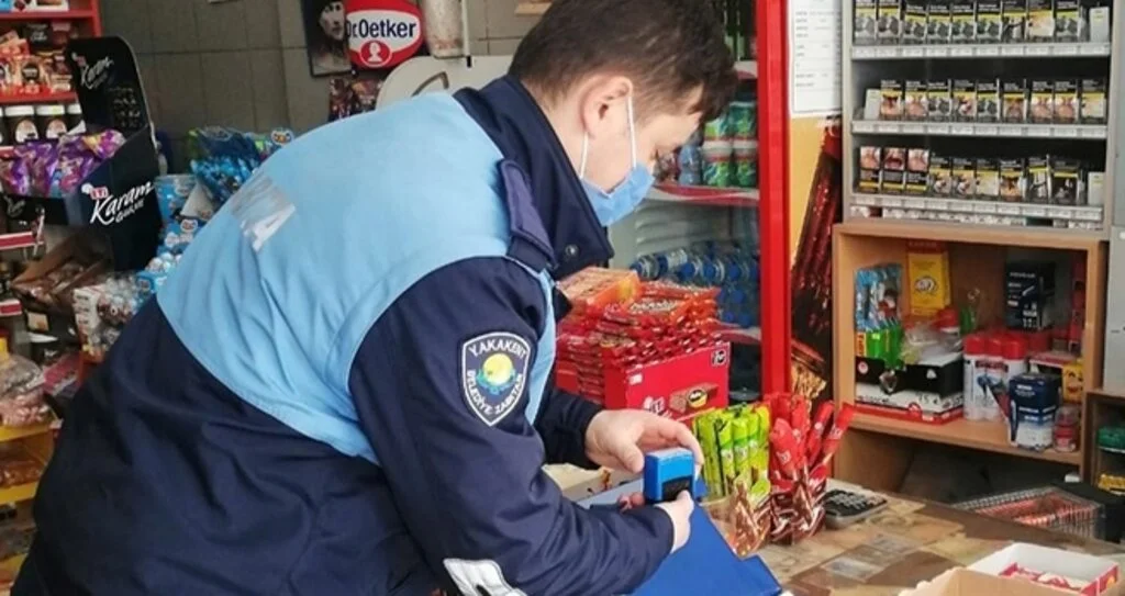 Yakakent zabıtadan market denetimi