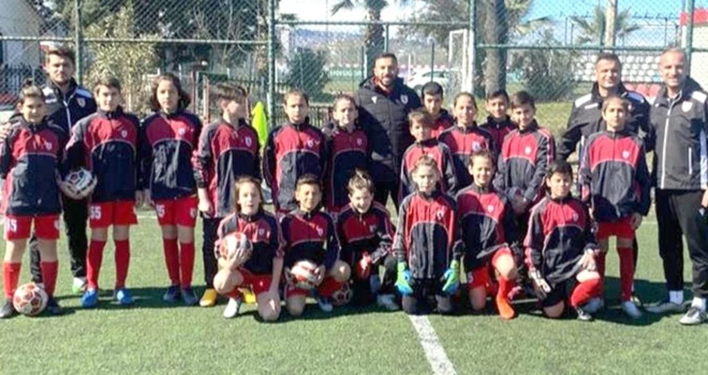 Yasin Öztekin'den minik sporculara ziyaret