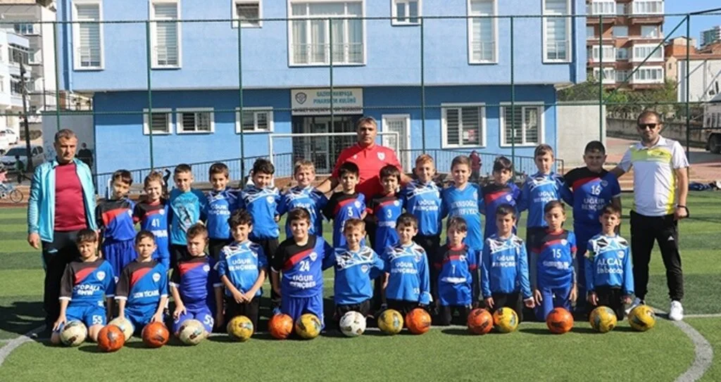 Yeşil Sahalara Hasret Kaldılar