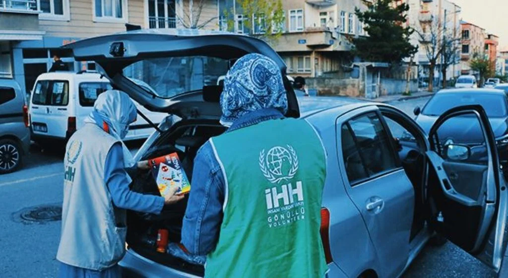 205 yetim çocuğa oyuncak hediyesi