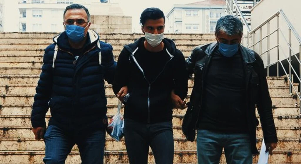 Aranması olduğu için polisten kaçmak isterken polisin ayağının kırılmasına yol açan şahıs tutuklandı