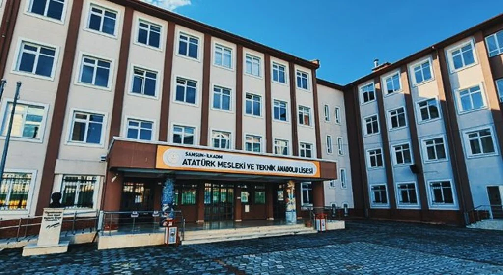 Atık materyallerle yapılan çalışmalarını sanal sergide tanıttılar