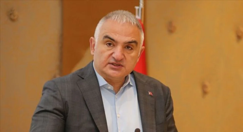 Bakan Ersoy: Geçen seneye kıyaslandığında Türkiye'nin turizm hizmetleri çok daha konforlu ve sağlıklı şekilde sunulacak