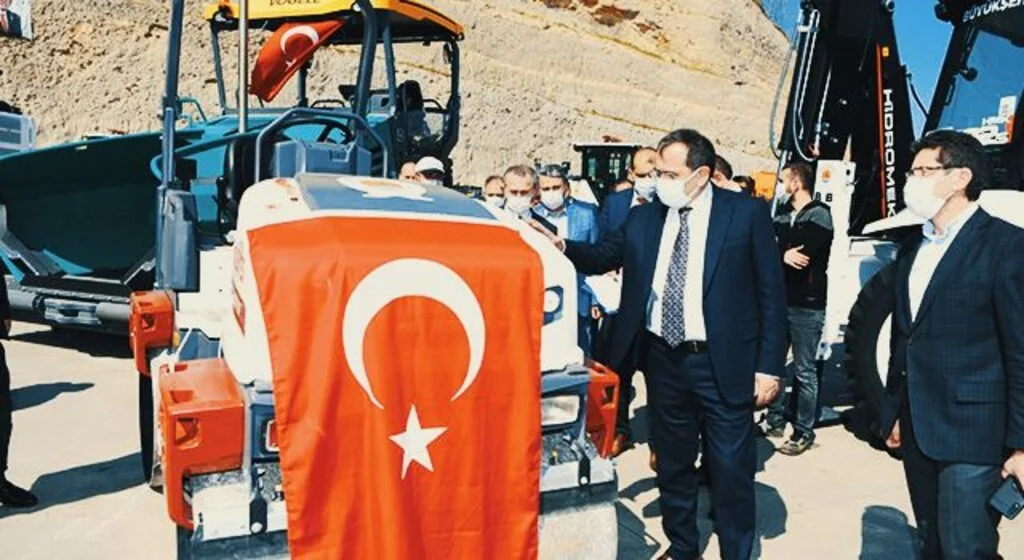 Büyükşehir iş makinası parkını güçlendirdi