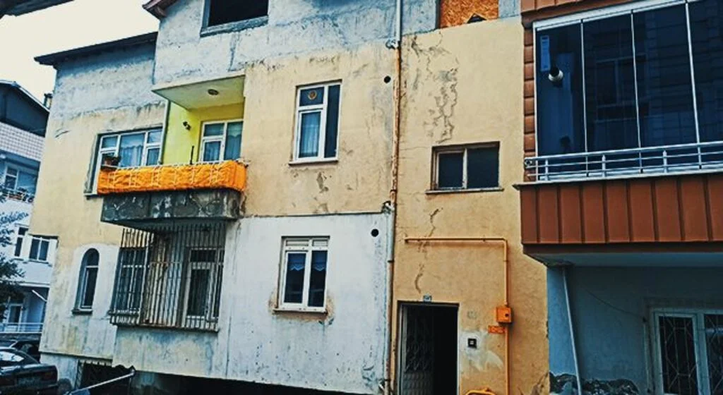 Çatı katından şofben çalındı