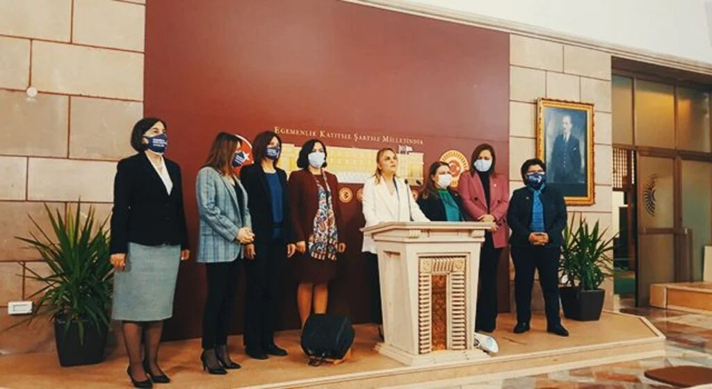 CHP'li kadınlardan iktidara çağrı 