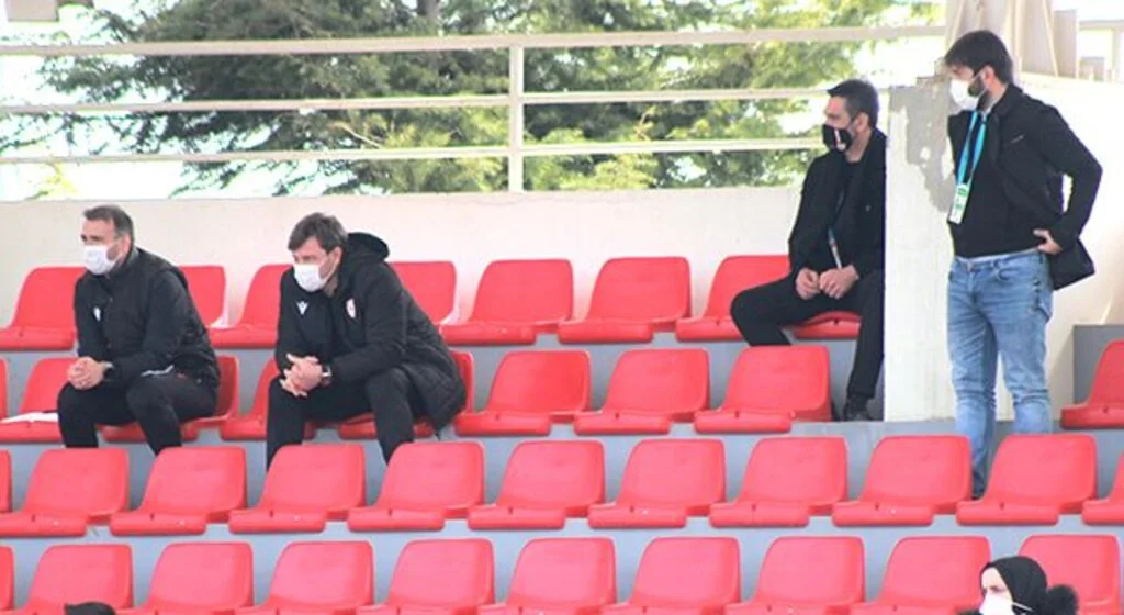 Ertuğrul Sağlam tribünden izledi...