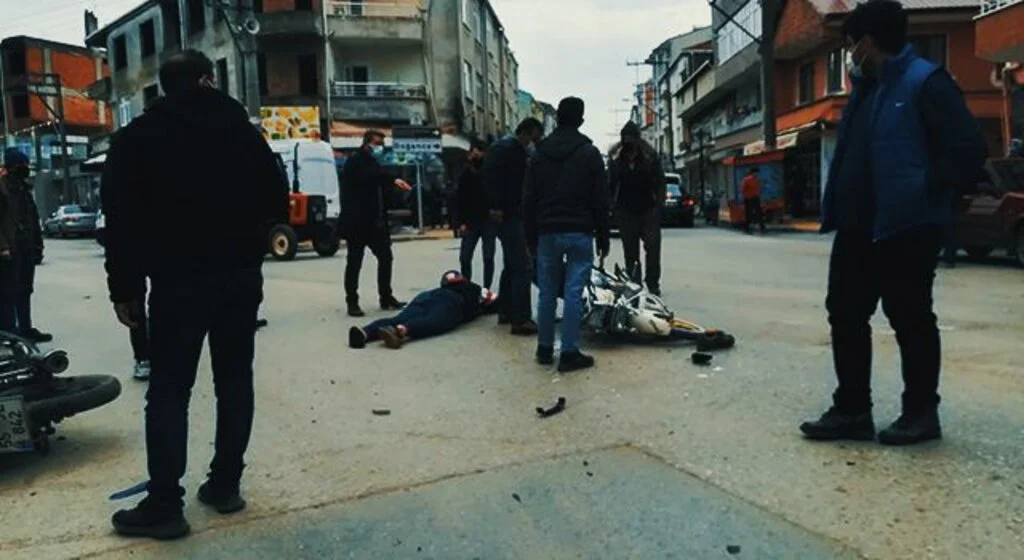 İki motosiklet kafa kafaya çarpıştı: 2 yaralı