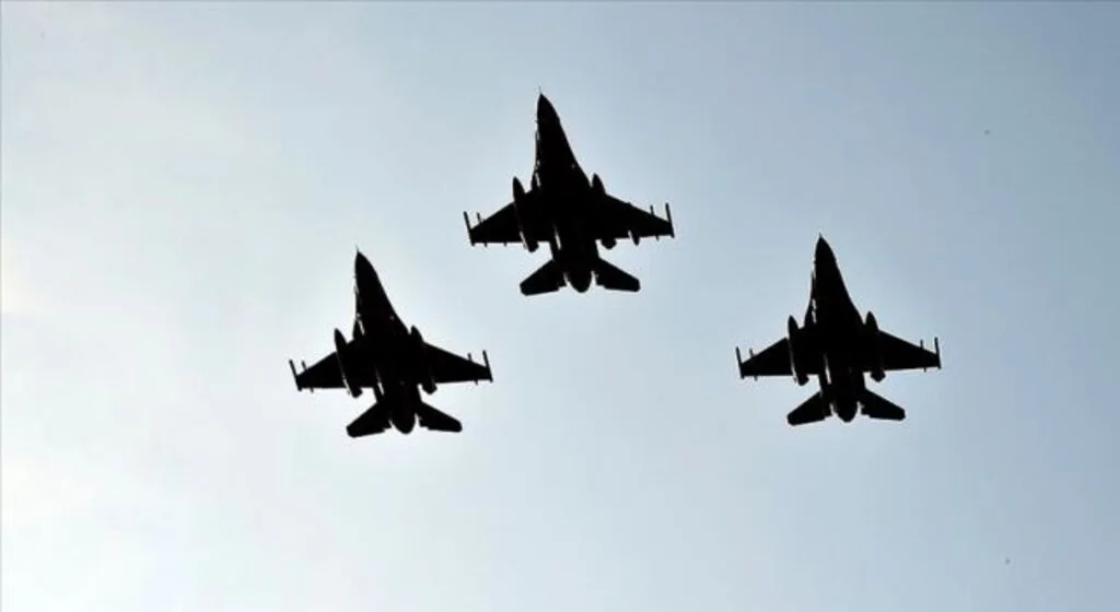 Irak'ın kuzeyindeki Pençe-Şimşek ve Pençe-Yıldırım operasyonlarında terör hedefleri vuruluyor