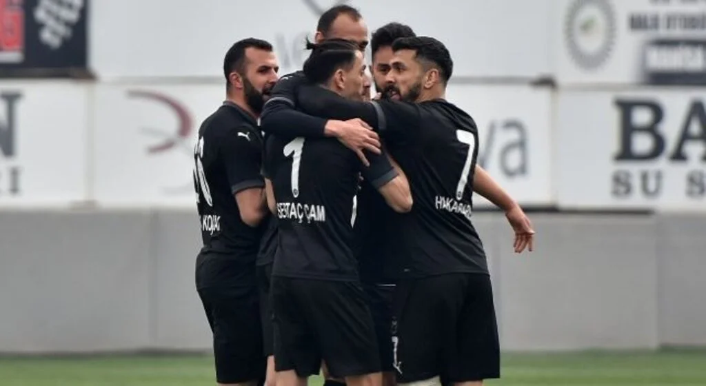 Manisa FK şampiyonluğa gidiyor