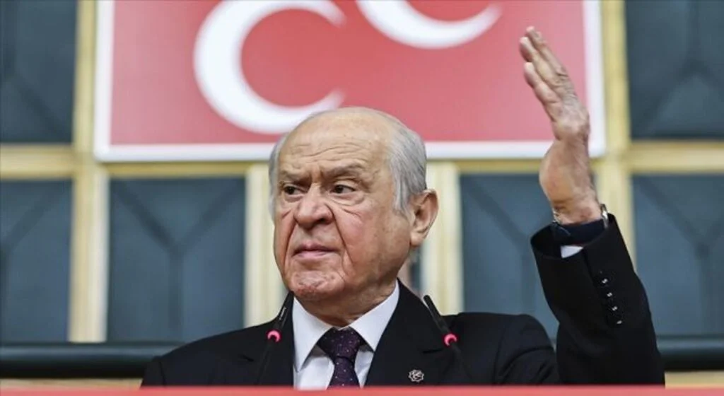 MHP Genel Başkanı Bahçeli: İbreti alem için 104 emekli amiralin rütbeleri sökülmeli