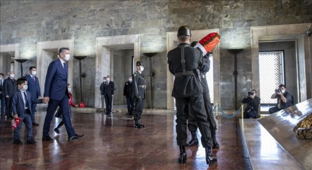 Milli Eğitim Bakanı Selçuk, 23 Nisan Ulusal Egemenlik ve Çocuk Bayramı dolayısıyla Anıtkabir'i ziyaret etti