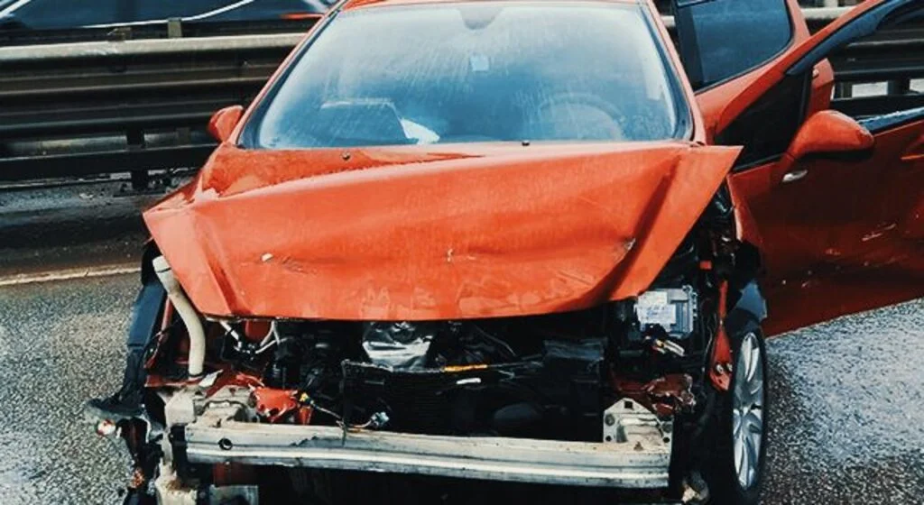 Samsun'da viyadükteki bariyere çarpan otomobile başka araç çarptı: 1 yaralı