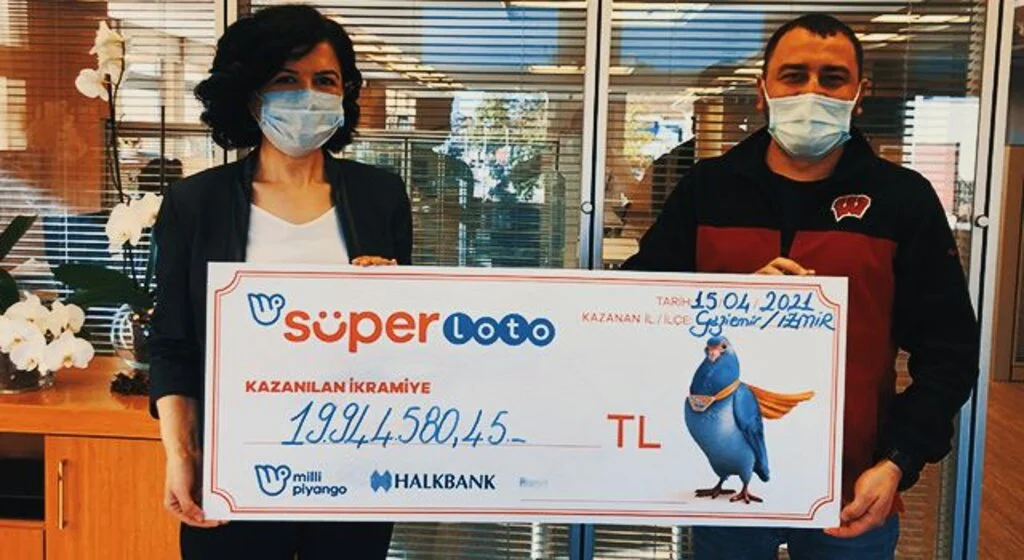 Süper Loto’dan 19 milyon 944 bin 580 TL’lik ikramiye kazanan talihli çekini teslim aldı