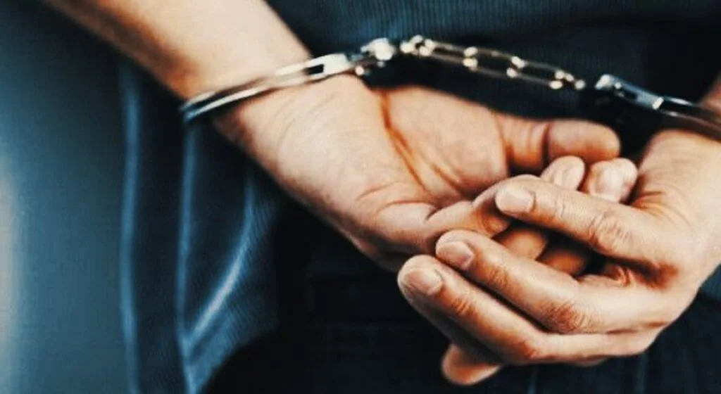 Uyuşturucu suçundan 13 yıl 9 ay ceza alıp mahkemede tutuklandı