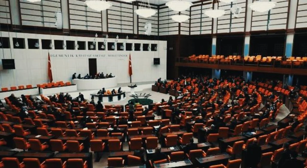 AK Parti'den Meclis'e 20 maddelik yeni kanun teklifi
