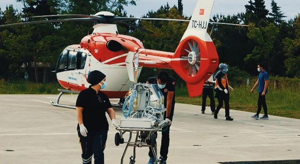 Ambulans helikopter 4 günlük bebek için havalandı