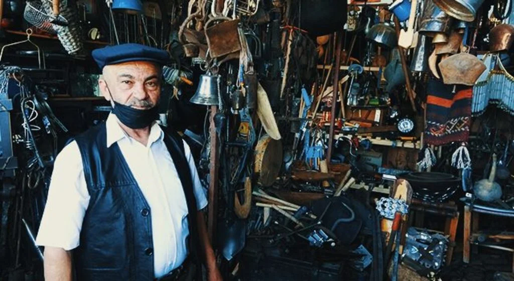 Antika merakı 43 yılda 40 binden fazla ürün toplattı