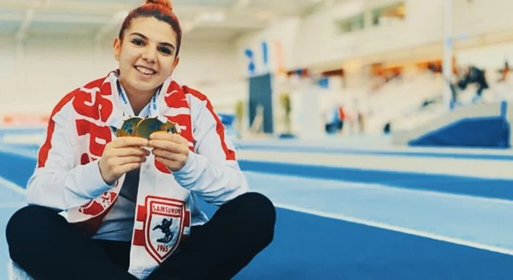 Esra Bayrak Gururumuz Olmaya Devam Ediyor