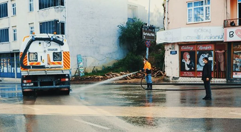 Havza Belediyesinden yol temizlik çalışması