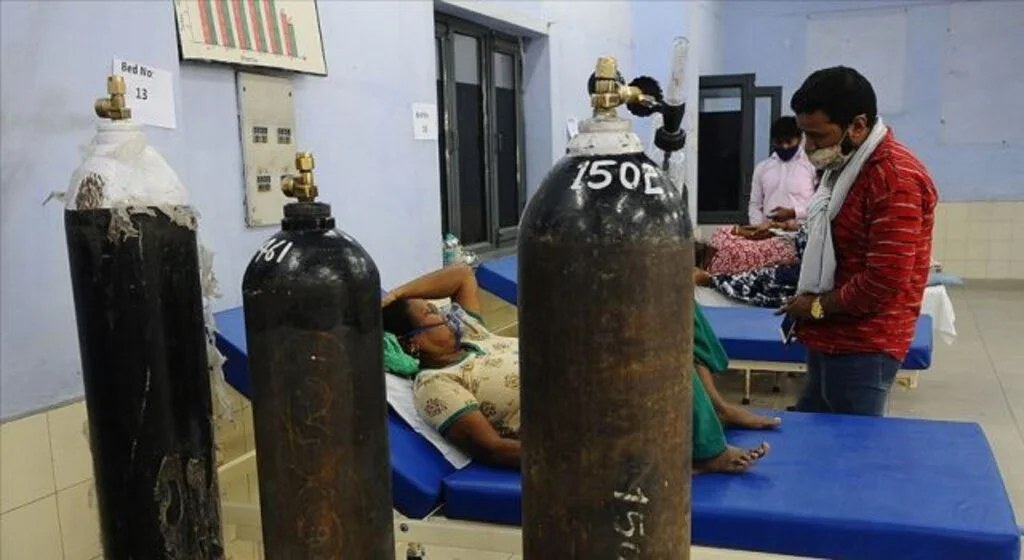 Hindistan'da Kovid-19 nedeniyle son 24 saatte 4 bin 194 kişi hayatını kaybetti