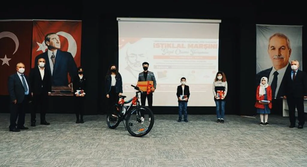 “İstiklal Marşı'nı En Güzel Okuma Yarışması”nda ödüller dağıtıldı