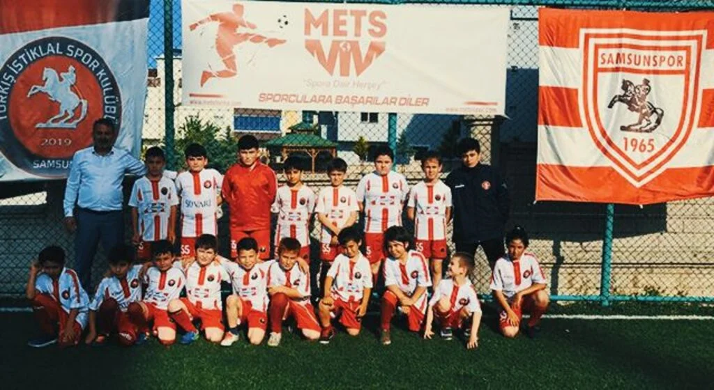 İstiklalspor Sahaya İndi