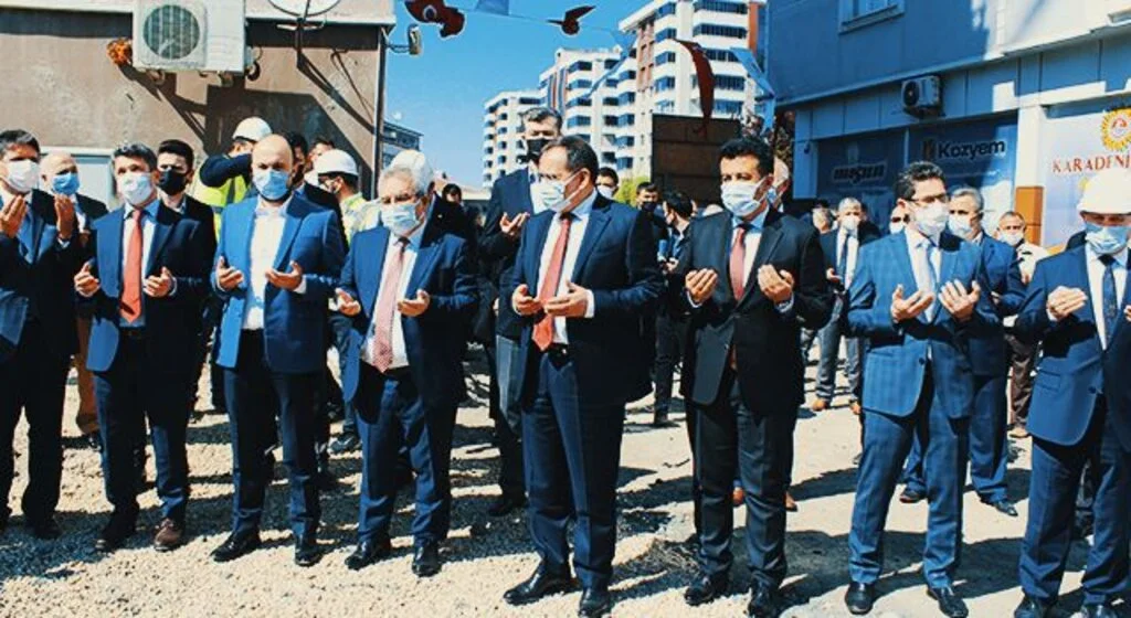 Katlı mekanik otoparkın temeli atıldı