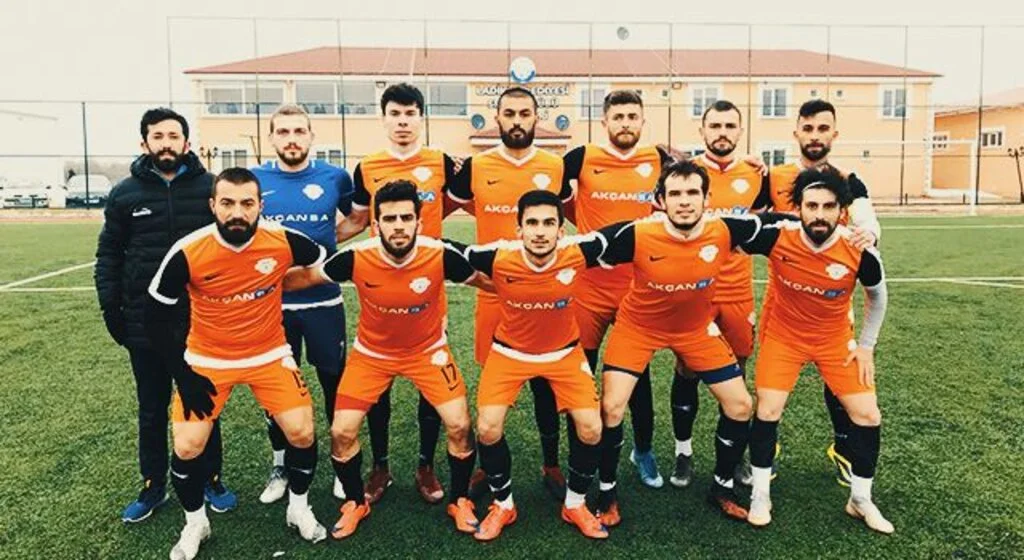 Ladik Belediyespor İskeleti Kuruyor