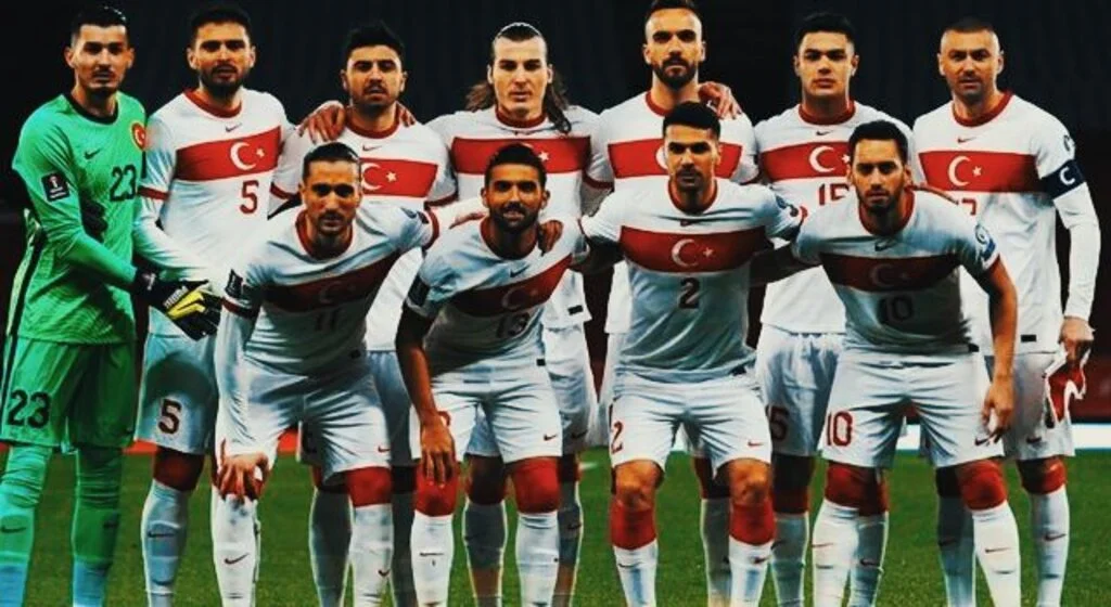 Milli yıldız takımından ayrıldığını açıkladı