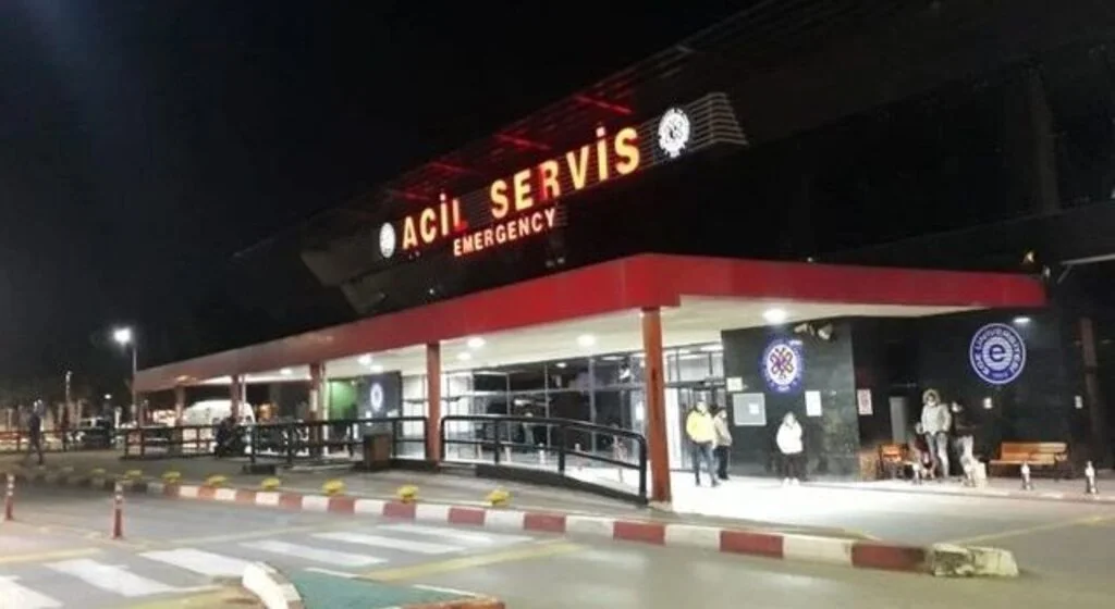 Morgda görevli imamdan polislere keserle saldırı