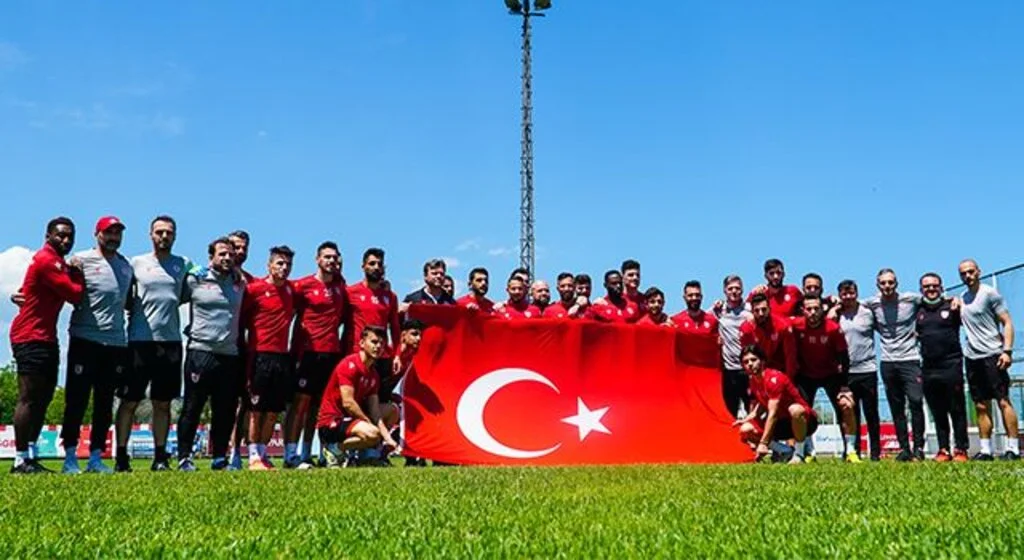 Nuri Asan'da idman öncesi bayram kutlaması!