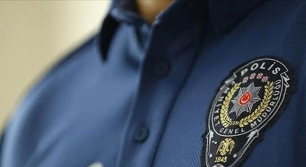 Öpücüğün rüşvet sayıldığı davada polise hapis cezası