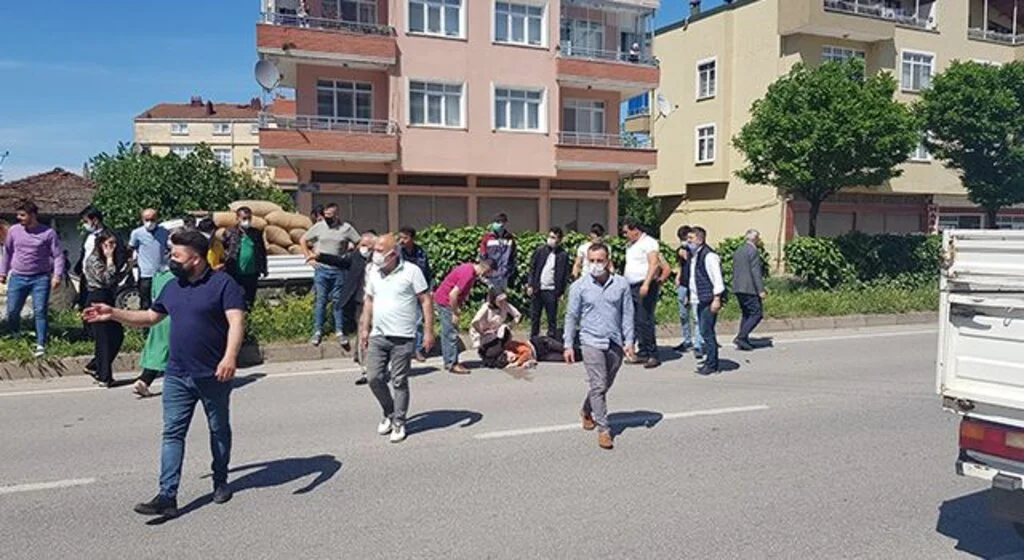 Otomobil bisiklet sürücüsüne çarptı
