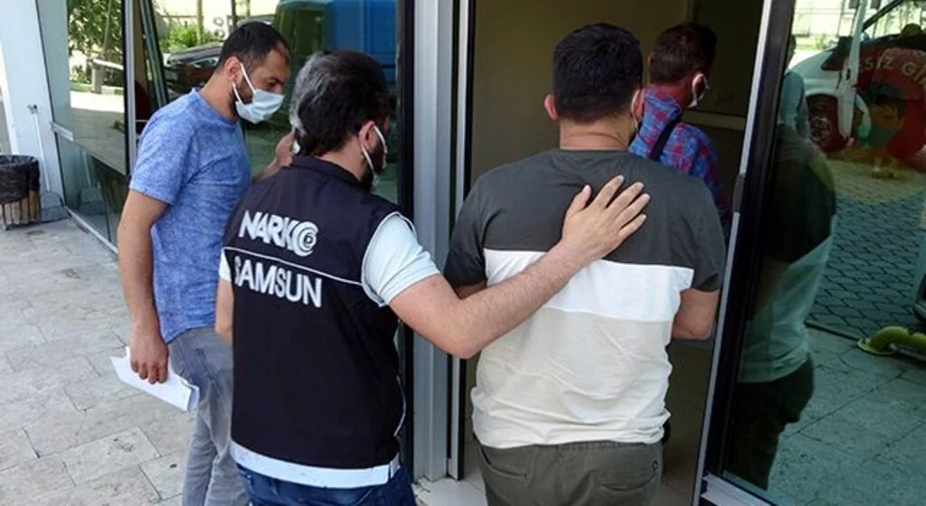 Samsun'da 7 bin 252 adet uyuşturucu hapla yakalanan 2 kişi tutuklandı