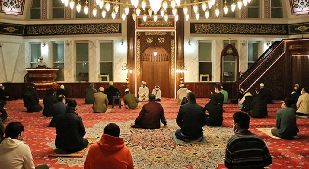 Samsun'da hayata geçirilen program kapsamında okunan "1071 Hatim"in duası Kadir Gecesi'nde yapıldı