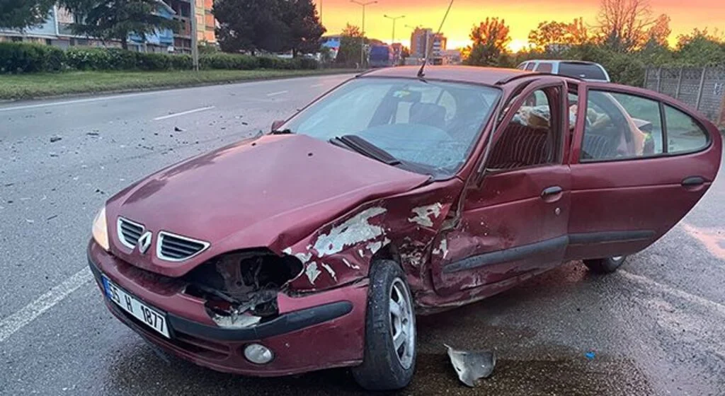 Samsun'da iki otomobil çarpıştı: 2 yaralı
