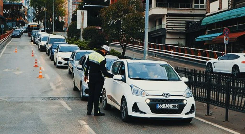 Samsun'da kısıtlamada sıkı denetim: Araçlar tek tek kontrol ediliyor