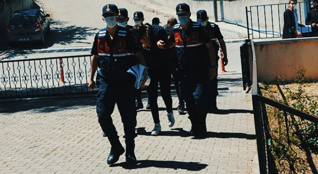 Samsun'da sulama kanalının kapaklarını çaldıkları iddia edilen 2 kişi yakalandı