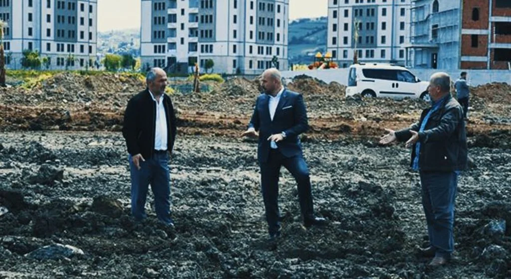 Tekkeköy Belediye Başkanı Hasan Togar Stadyum Alanını İnceledi