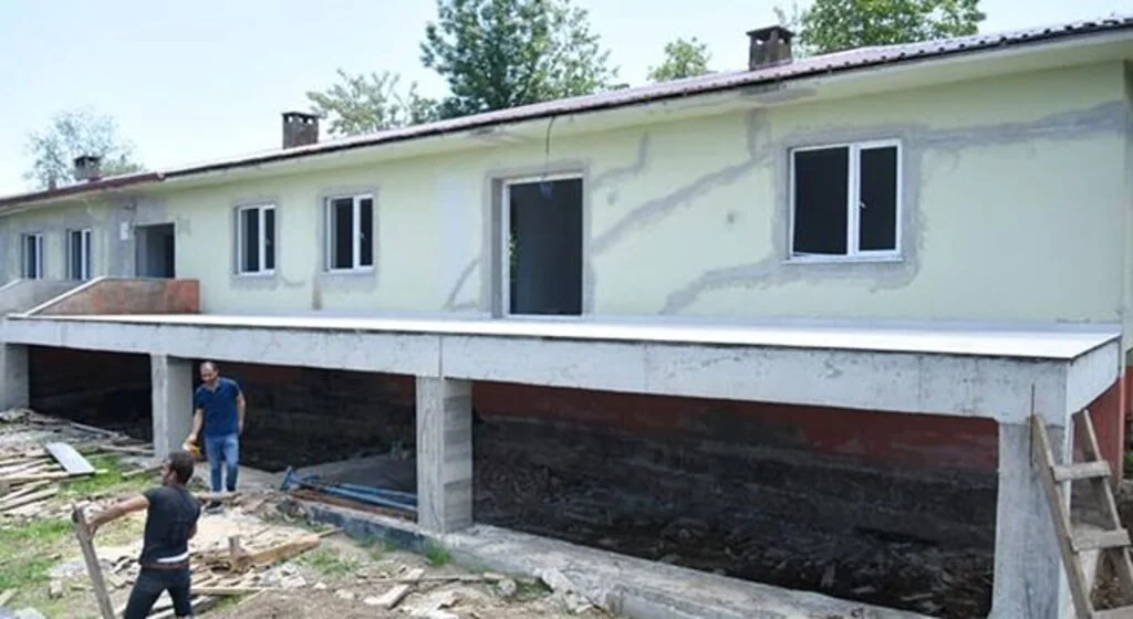 Tekkeköy'de Eski okullar köy konağına dönüşüyor