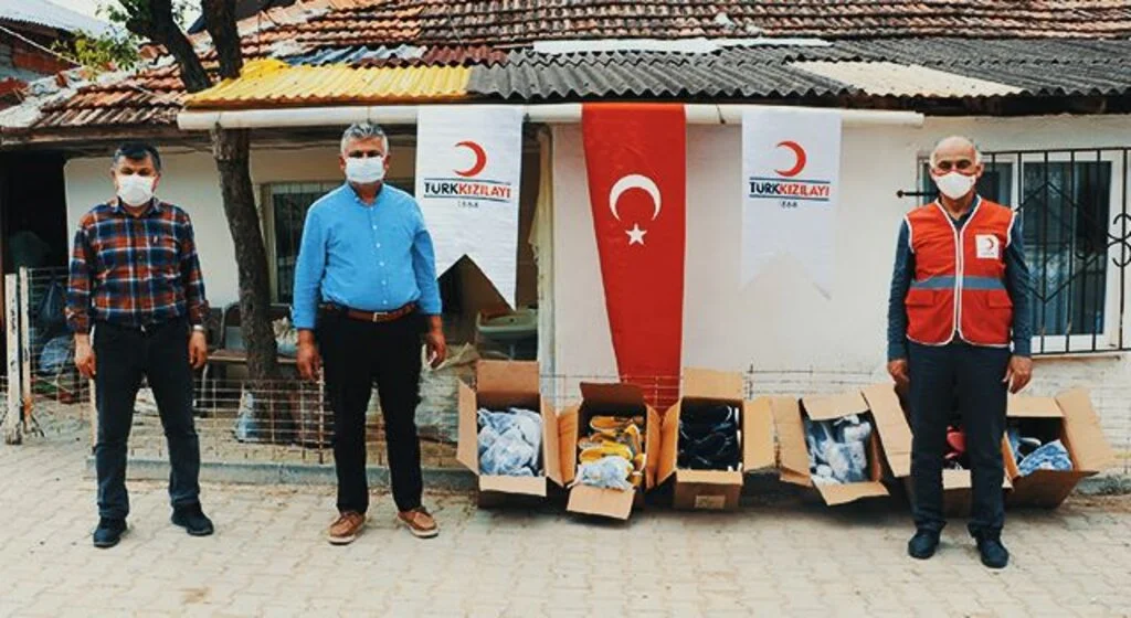 Türk Kızılay Havza İlçe Koordinatörlüğünden 650 çift ayakkabı yardımı