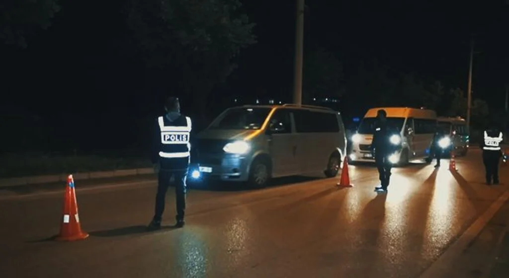 Uygulama noktasından kaçarken polisi şehit ettiler